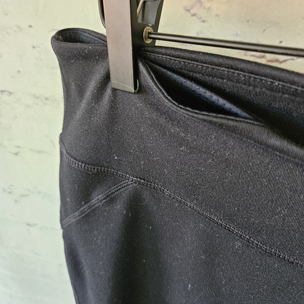 Fabletics Cropped Athletic Legging Bundle - Navy & Black Large - Picture 9 of 14